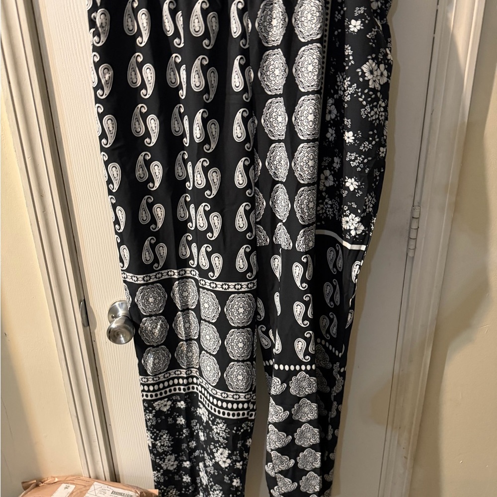 Black and White Paisley Patterned 2 piece set